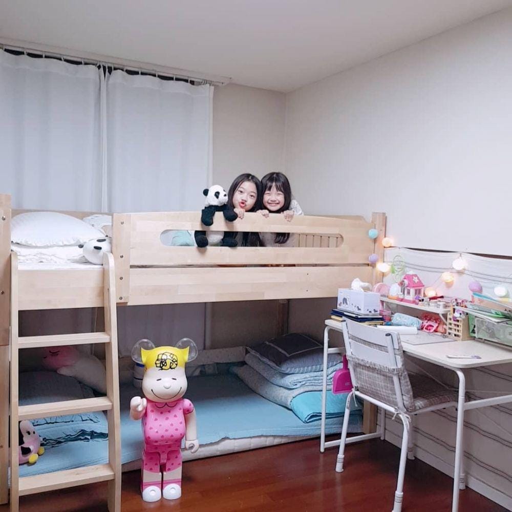 Instagram/awasomehaeun