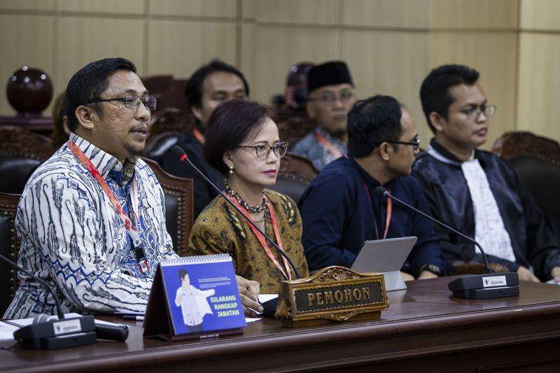 (Kuasa hukum pimpinan KPK yang ajukan gugatan formil UU baru KPK) ANTARA FOTO/Dhemas Reviyanto