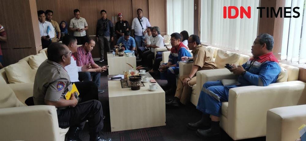 Perwakilan Ormas dengan Manajemen Pertamina dimediasi oleh Pemkot Balikpapan (IDN Times/Maulana)