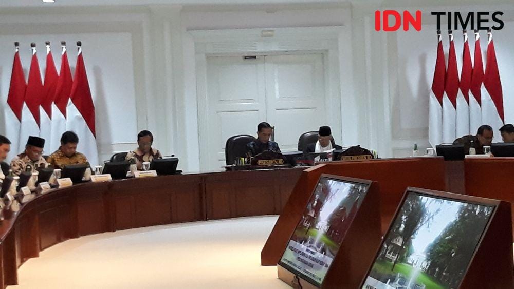 Presiden Jokowi memimpin rapat terbatas di Kantor Presiden, Jakarta Pusat, Selasa 10 Desember 2019 (IDN Times/Teatrika Handiko Putri)