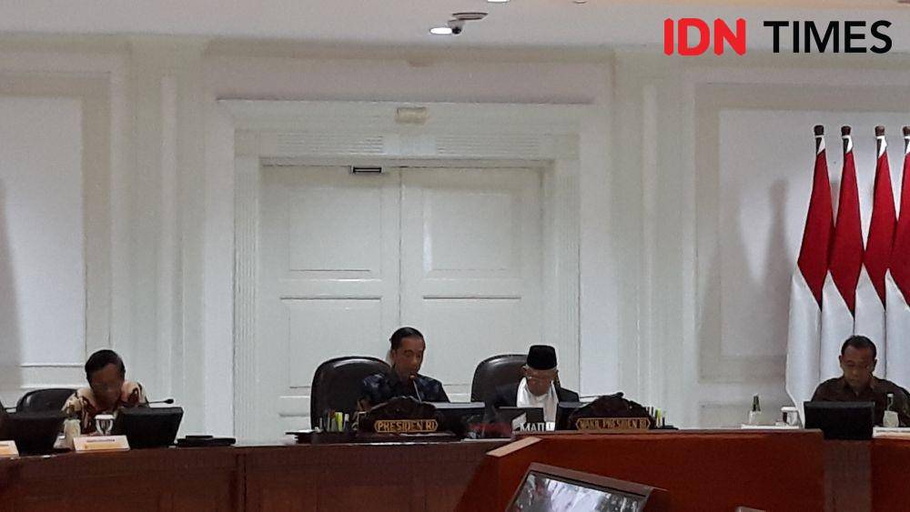 Presiden Jokowi memimpin rapat terbatas di Kantor Presiden, Jakarta Pusat, Selasa 10 Desember 2019 (IDN Times/Teatrika Handiko Putri)