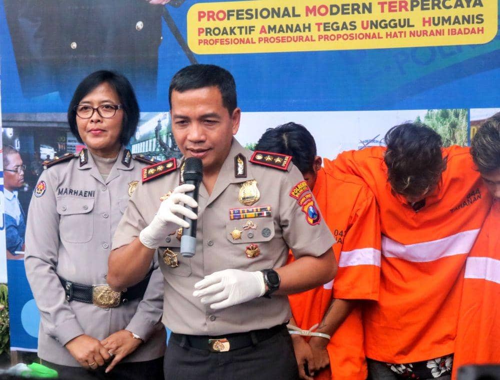 Tiga pelaku perampasan dengan kekerasan melakukan perampasan karena ingin memiliki barang milik korban. IDN Times/ Alfi Ramadana