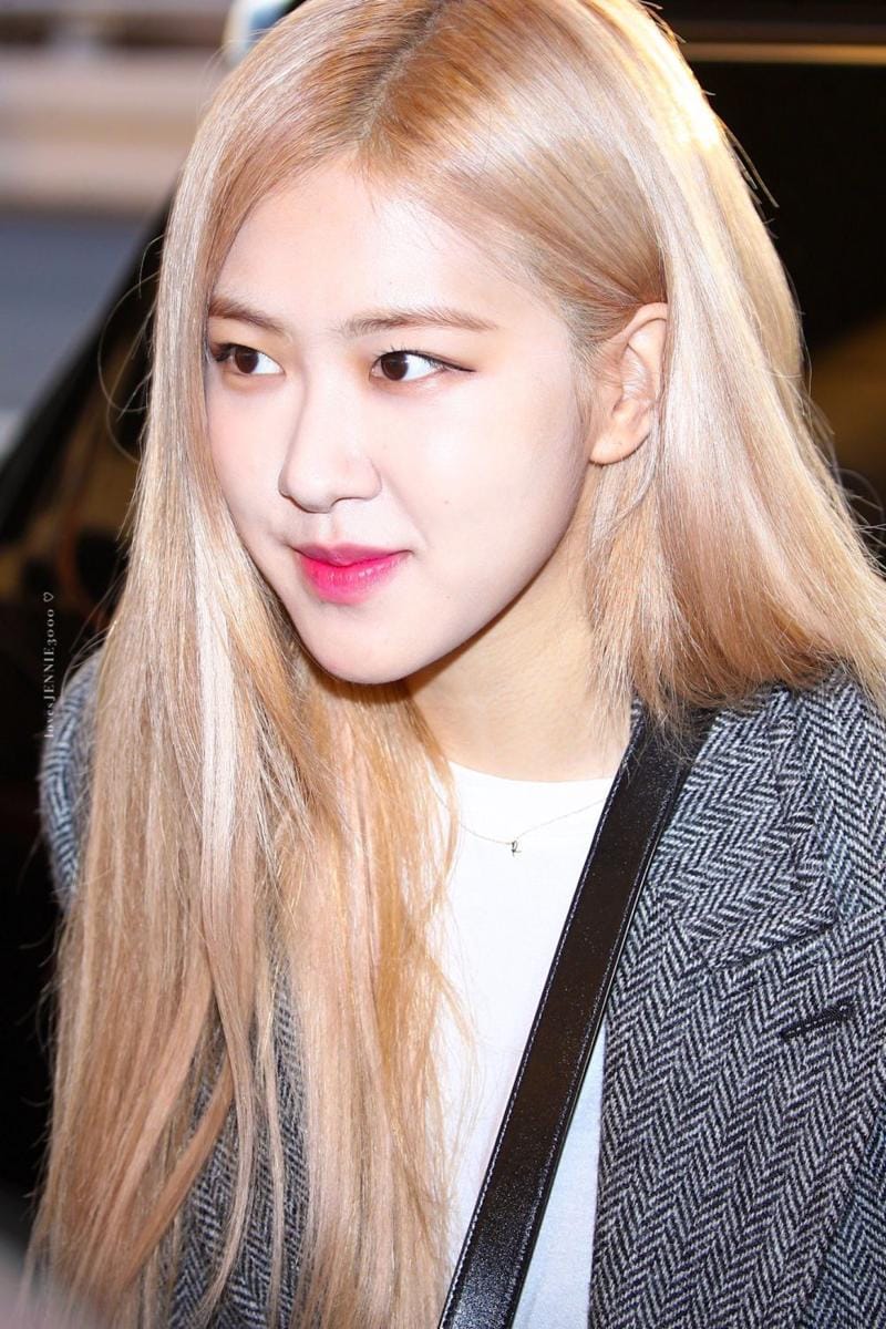 twitter.com/lovesjennie3000