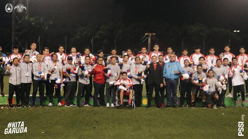 Timnas U-22 usai menerima medali perak pada SEA Games 2019. Instagram.com/officialpssi
