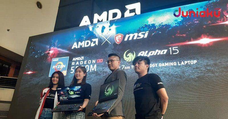 Ralph Wang, MSI NB Sales and Marketing Director bersama Armawati Cen, Consumer Business Manager AMD Indonesia. duniaku.com/Adhitya Daniel