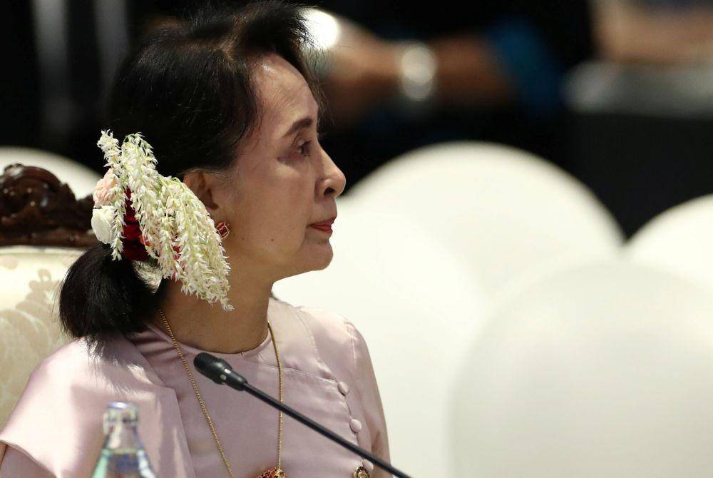 Pemimpin Myanmar Aung San Suu Kyi menghadiri sidang pleno KTT ASEAN ke-35 di Bangkok, Thailand, pada 2 November 2019. ANTARA FOTO/REUTERS/Athit Perawongmetha