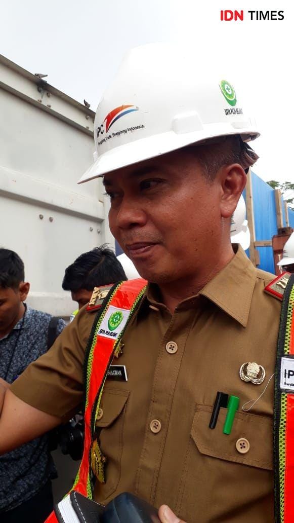 Plt Kepala Dinas Perdagangan, Iwan Setiawan mengakui tidak tahu bagaimana formalin dapat sampai di tangan tersangka (IDN Times/Rangga Erfizal)