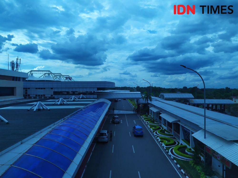 Situasi di Bandara SMB II Palembang (IDN Times/Feny Maulia Agustin)
