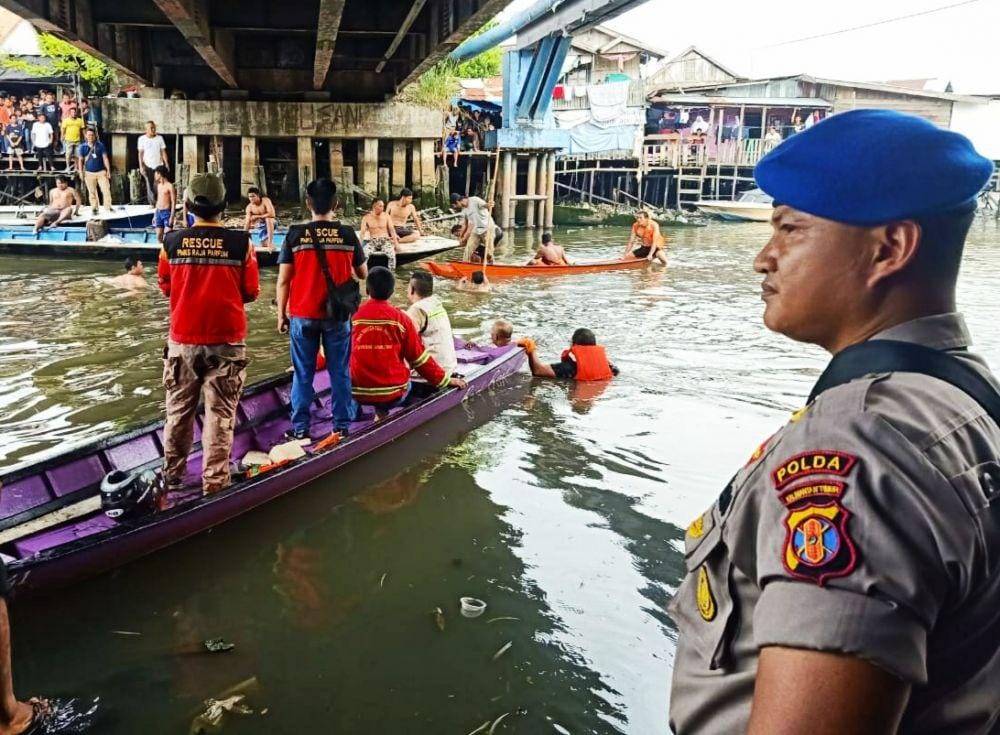 Warga saat melakukan pencarian anak tenggelam di SKM (Dok. Unit Siaga SAR Samarinda)