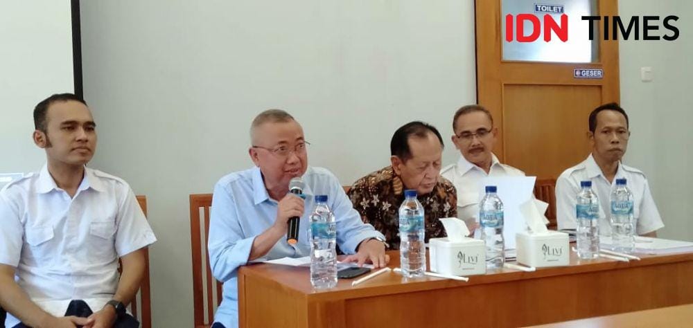 Kandidat balon bupati Bantul Suharsono (baju buru) yang sekaligus Bupati Bantul petahana. IDN Times/Daruwaskita