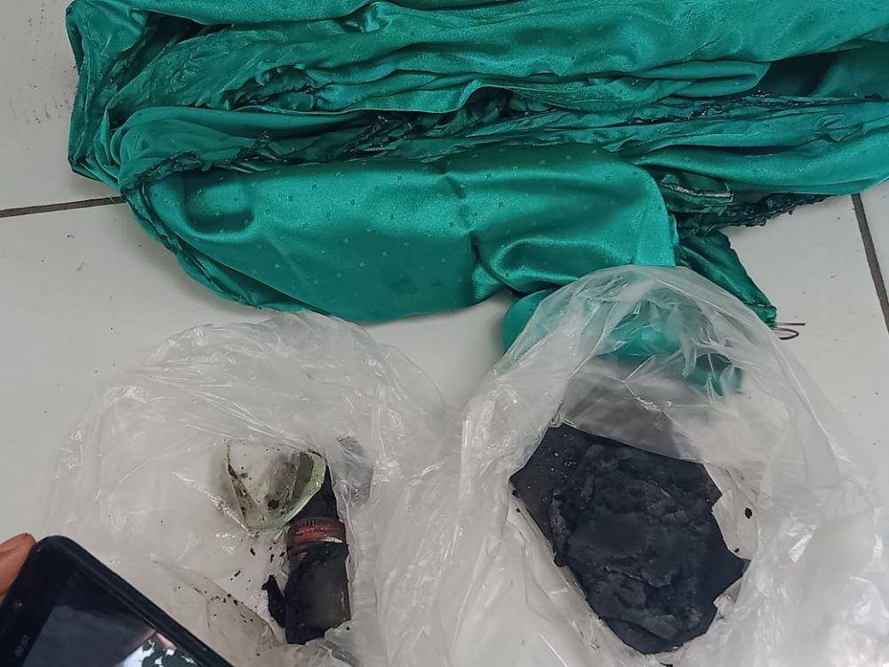 Serpihan bom molotov yang membakar rumah warga di Gamping, Sleman, Rabu (11/12). IDN Times/istimewa