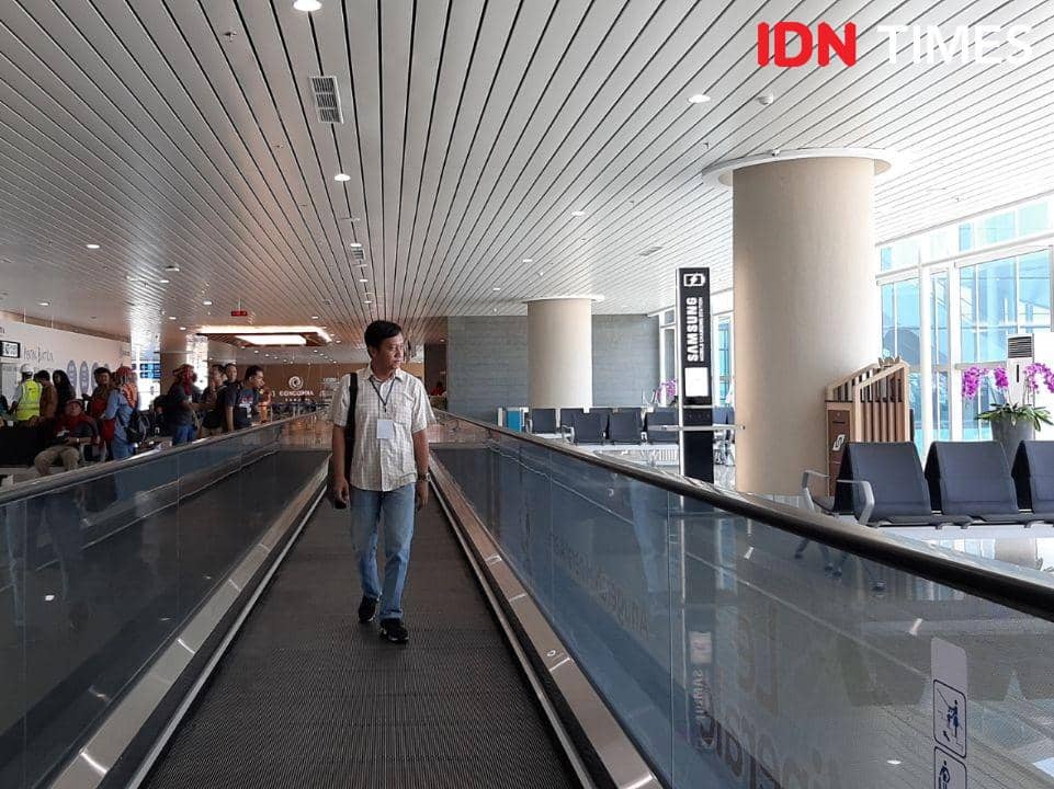 Fasilitas travelator di Terminal Keberangkatan Domestik Yogyakarta International Airport. IDNTimes/Holy Kartika