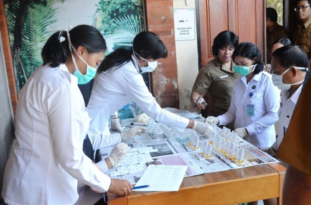 Ilustrasi tes urine. Dok.IDN Times/Istimewa