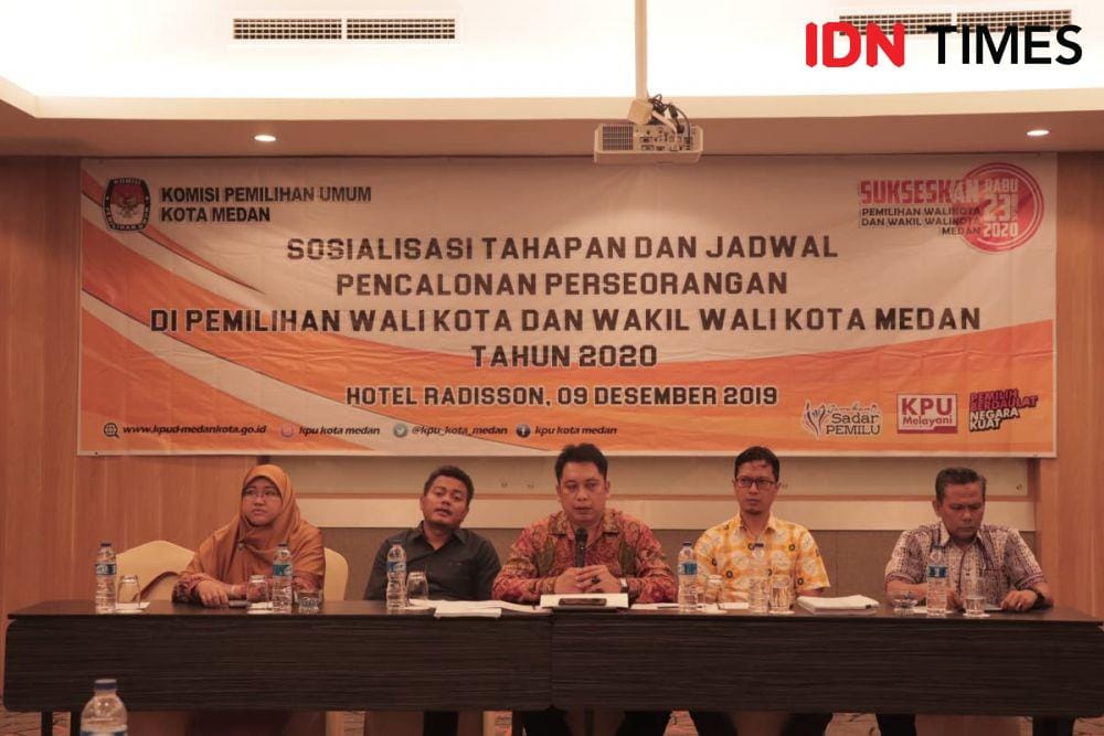 sosialisasi tahapan program dan jadwal calon perseorangan pemilihan Wali Kota dan Wakil Wali Kota Medan Pilkada 2020, di Hotel Radisson. Senin (9/12). (IDN Times/Yurika Febrianti)