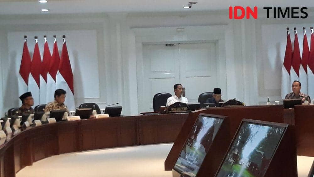 Presiden Jokowi memimpin rapat terbatas di Kantor Presiden, Jakarta Pusat, Rabu 11 Desember 2019 (IDN Times/Teatrika Handiko Putri)