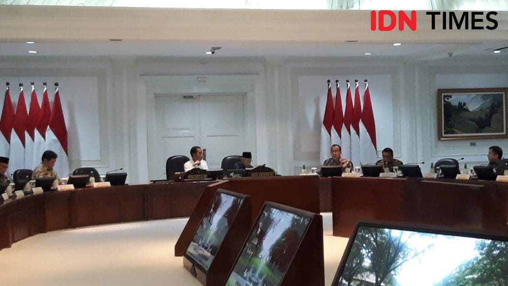 Presiden Jokowi memimpin rapat terbatas di Istana, Jakarta Pusat, Rabu 11 Desember 2019. (IDN Times/Teatrika Handiko Putri)