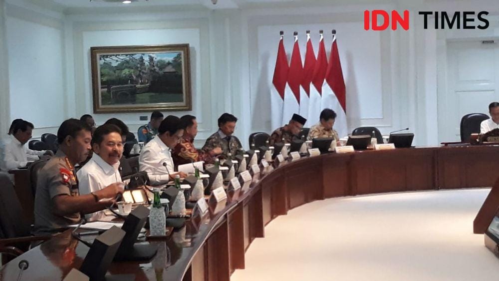 Presiden Joko Widodo memimpin rapat terbatas di Istana Negara, Jakarta Pusat, Rabu 11 Desember 2019. (IDN Times/Teatrika Handiko Putri)