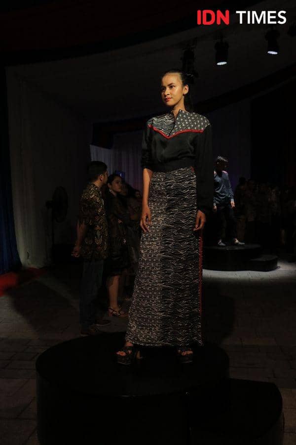 Peragaan busana batik pada acara “70 years and Beyond” Celebrating Diversity, Partnership, and Prosperity Event di Kantor Kedubes AS di Jakarta. 11 Desember 2019. IDN Times/Febriyanti Revitasari