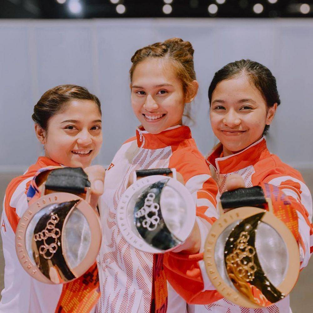 Atlet karate Sulsel Krisda Putri, kanan. Instagram/krisdaputrii