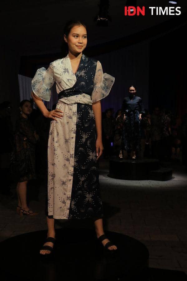 Peragaan busana batik pada acara “70 years and Beyond” Celebrating Diversity, Partnership, and Prosperity Event di Kantor Kedubes AS di Jakarta. 11 Desember 2019. IDN Times/Febriyanti Revitasari