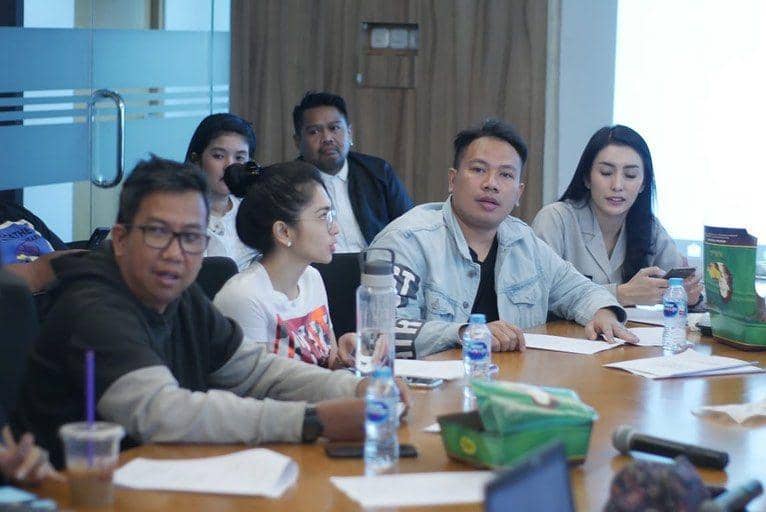 instagram.com/vickyprasetyo777