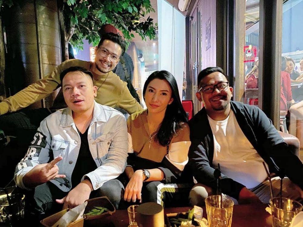 Instagram.com/vickyprasetyo777