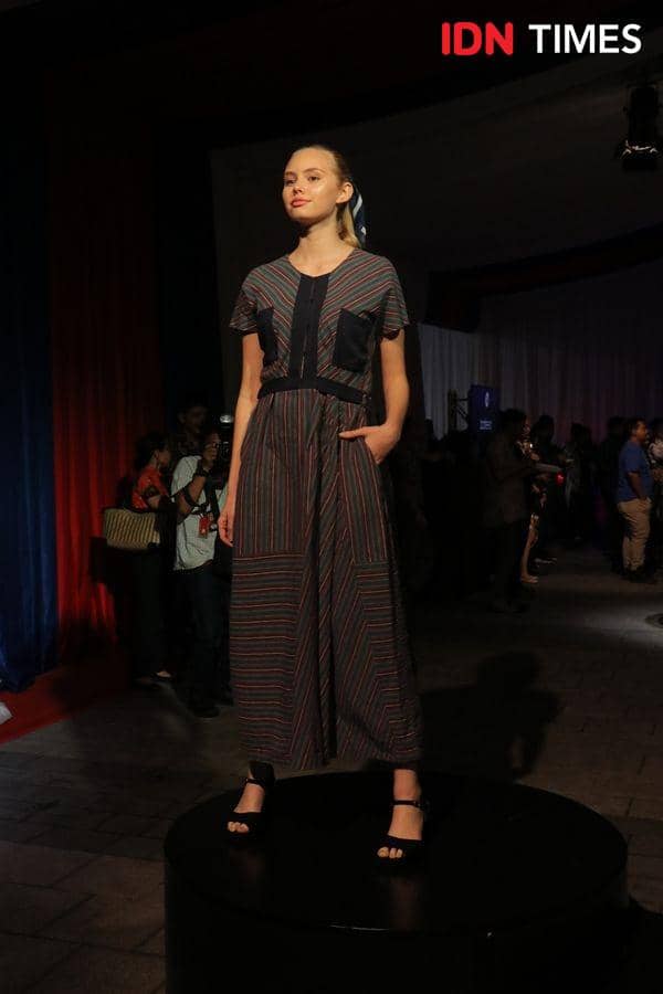 Peragaan busana batik pada acara “70 years and Beyond” Celebrating Diversity, Partnership, and Prosperity Event di Kantor Kedubes AS di Jakarta. 11 Desember 2019. IDN Times/Febriyanti Revitasari