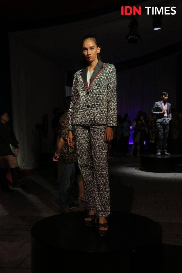 Peragaan busana batik pada acara “70 years and Beyond” Celebrating Diversity, Partnership, and Prosperity Event di Kantor Kedubes AS di Jakarta. 11 Desember 2019. IDN Times/Febriyanti Revitasari