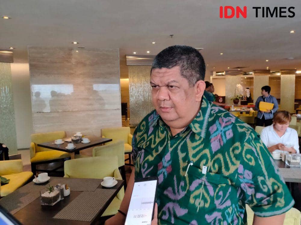 Corporate Secretary Bank Sumut Syahdan Ridwan Siregar memberi penjelasan soal pembelian surat berharga (IDN Times/Doni Hermawan)