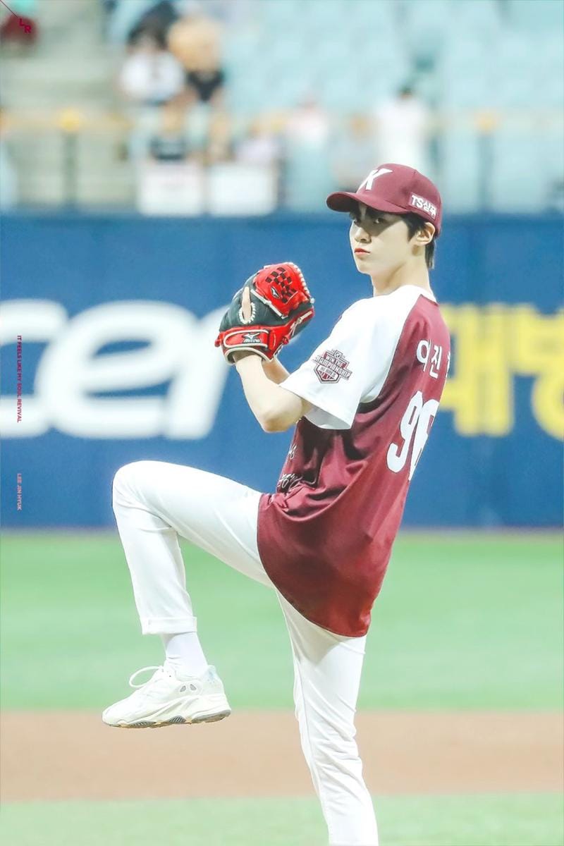 twitter.com/LOVES2REVIVAL