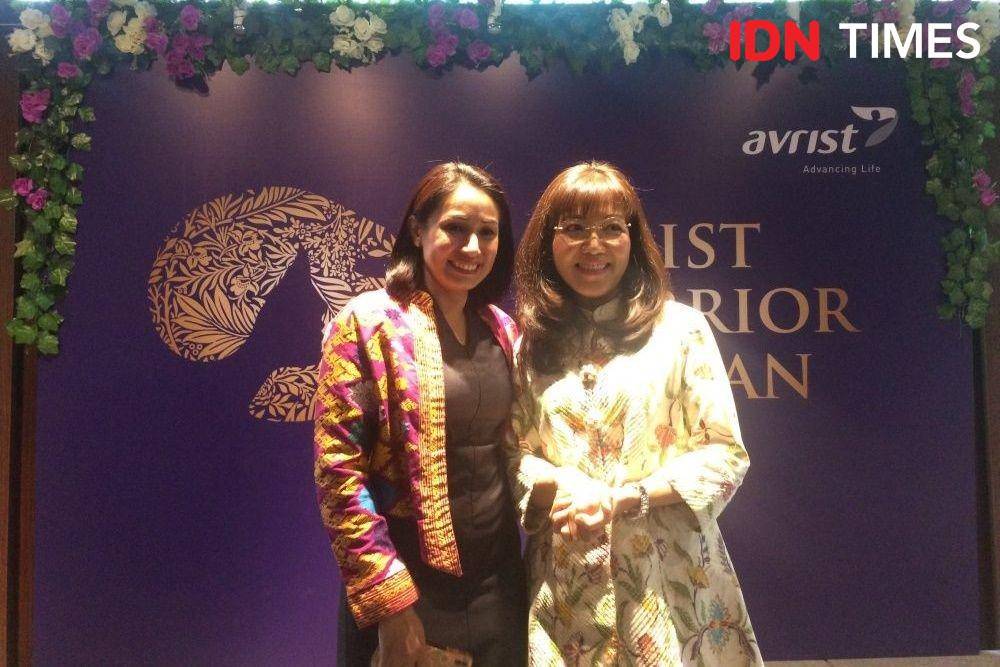 Ibu Anna Leonita dan Ibu Heera Syahir Karim Vasandani dalam acara media talk show Avrist Warrior Woman. 10 Desember 2019. IDN Times/M. Tarmizi Murdianto