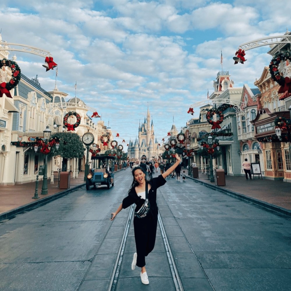 instagram.com/lalakarmela