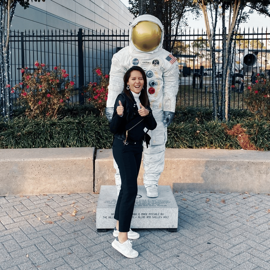 instagram.com/lalakarmela