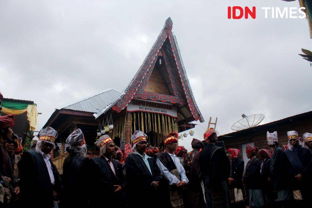 Sopo Parguruan diresmikan untuk mengembangkan SDM di Desa Adat Motung, Kecamatan Ajibata, Kabupaten Toba Samosir (IDN Times/Prayugo Utomo)