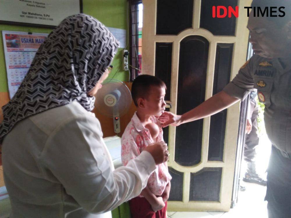 Suman, bocah pengidap benjolan serupa kepalan tangan, sesaat sebelum mendapatkan penanganan medis, Rabu (11/12) / Sahrul Ramadan