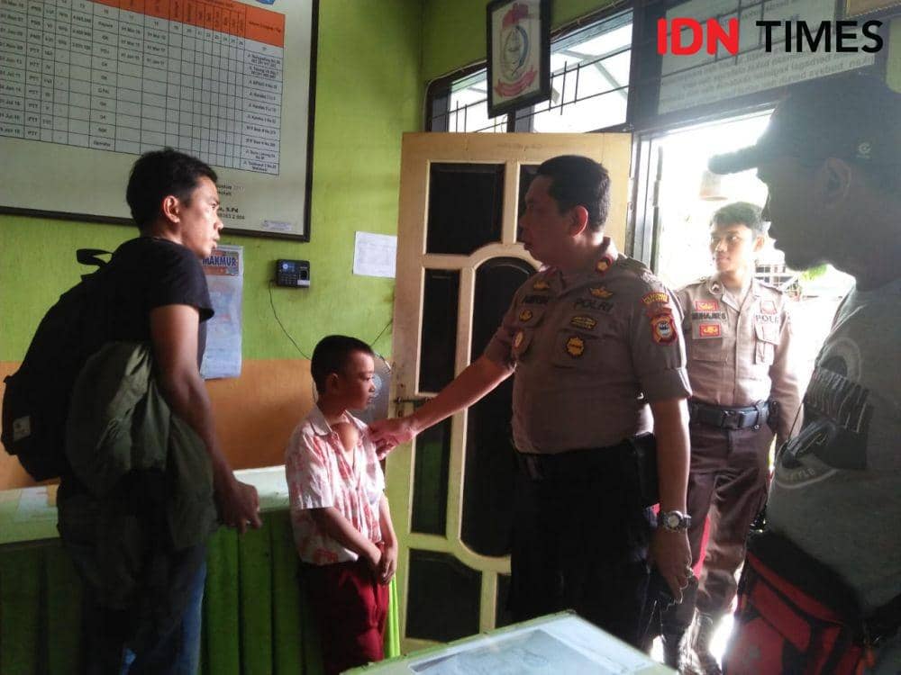 Suman, bocah pengidap benjolan serupa kepalan tangan, sesaat sebelum mendapatkan penanganan medis, Rabu (11/12) / Sahrul Ramadan