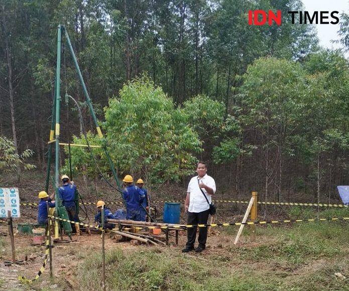 Tim survei saat melakukan melakukan pengeboran tanah di areal PT. IHM. (Dok. IDN Times/Istimewa)