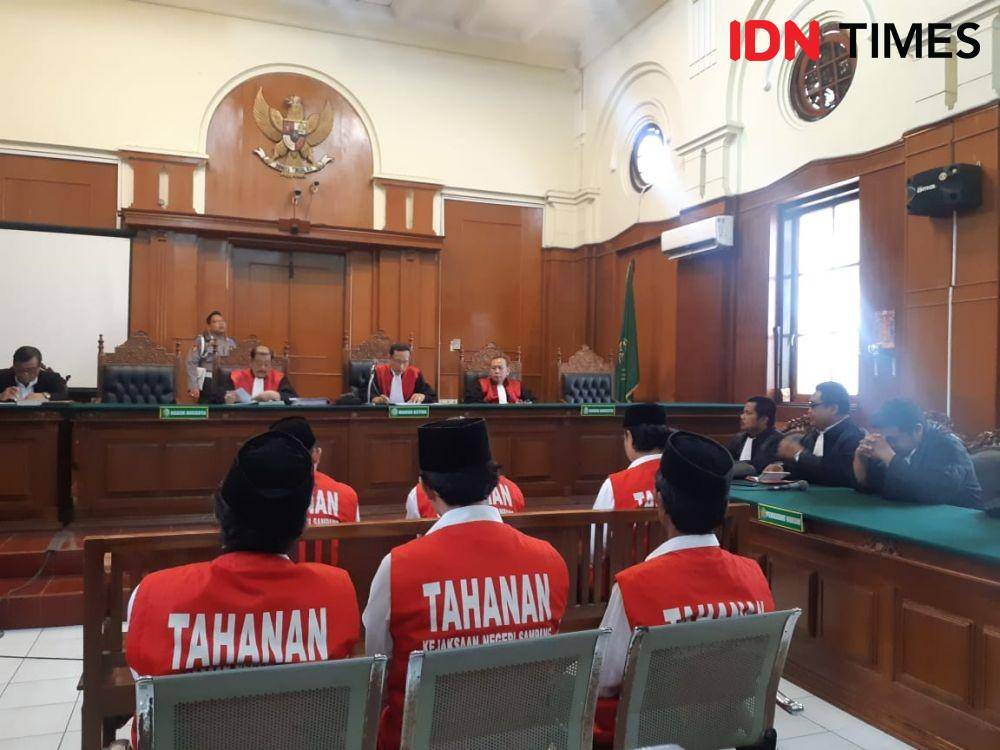 Sidang putusan perkara pembakaran Mapolsek Tambelangan, Rabu (11/12). IDN Times/Ardiansyah Fajar