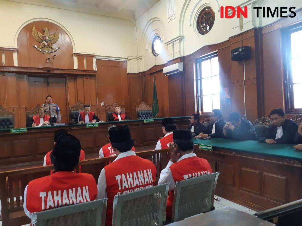 Sidang putusan perkara pembakaran Mapolsek Tambelangan, Rabu (11/12). IDN Times/Ardiansyah Fajar