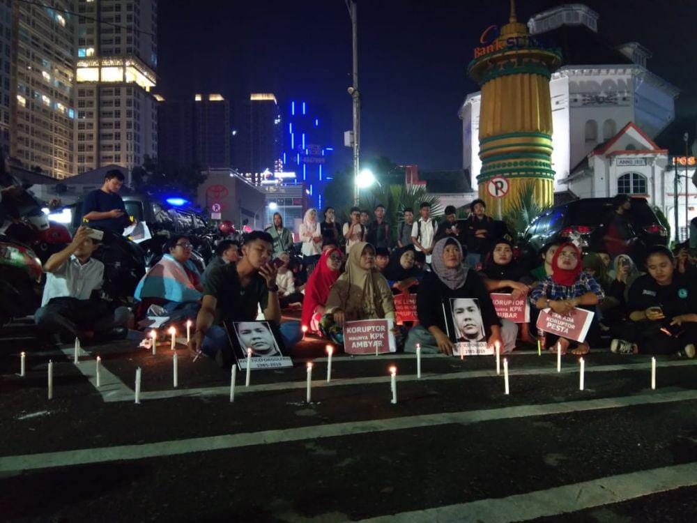Peringatan Hari Hak Asasi Manusia (HAM) Sedunia di Tugu Kilometer 0 Kota Medan, Rabu (10/12) malam. (Dok. IDN Times)