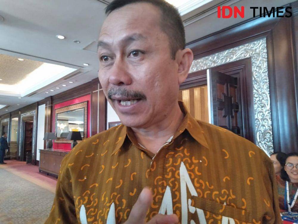 Ketua Komnas HAM Ahmad Taufan Damanik disela acara seminar bertajuk Komnas HAM Dorong Penyelesaian Konflik Pertanahan di Indonesia yang Berperspektif HAM, di Hotel Shangrila, Rabu (11/12) (IDN Times/Dini Suciatiningrum)