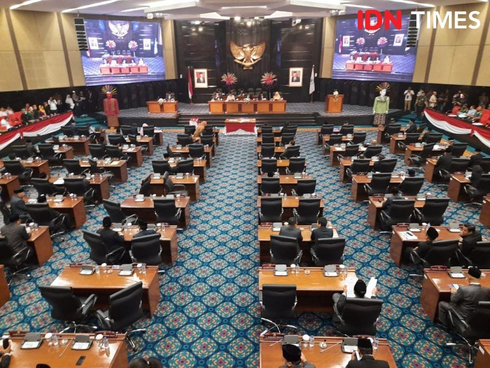 Rapat paripurna DPRD DKI Jakarta (IDN Times/Gregorius Aryodamar P)