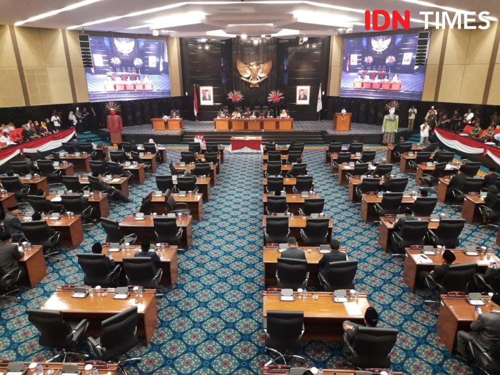 Rapat paripurna DPRD DKI Jakarta (IDN Times/Gregorius Aryodamar P)