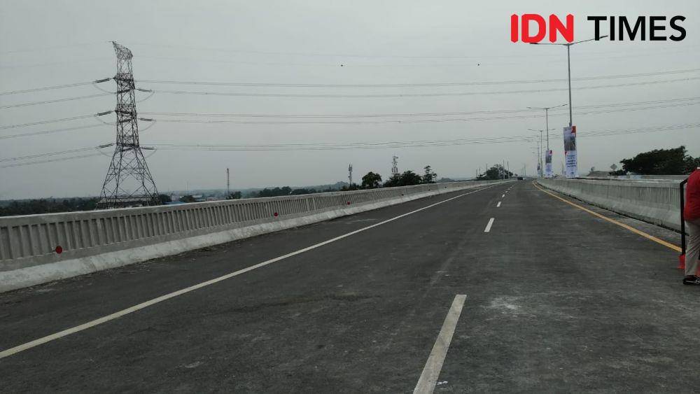 Jalan Tol Layang Jakarta – Cikampek (Japek) (IDN Times/Helmi Shemi)
