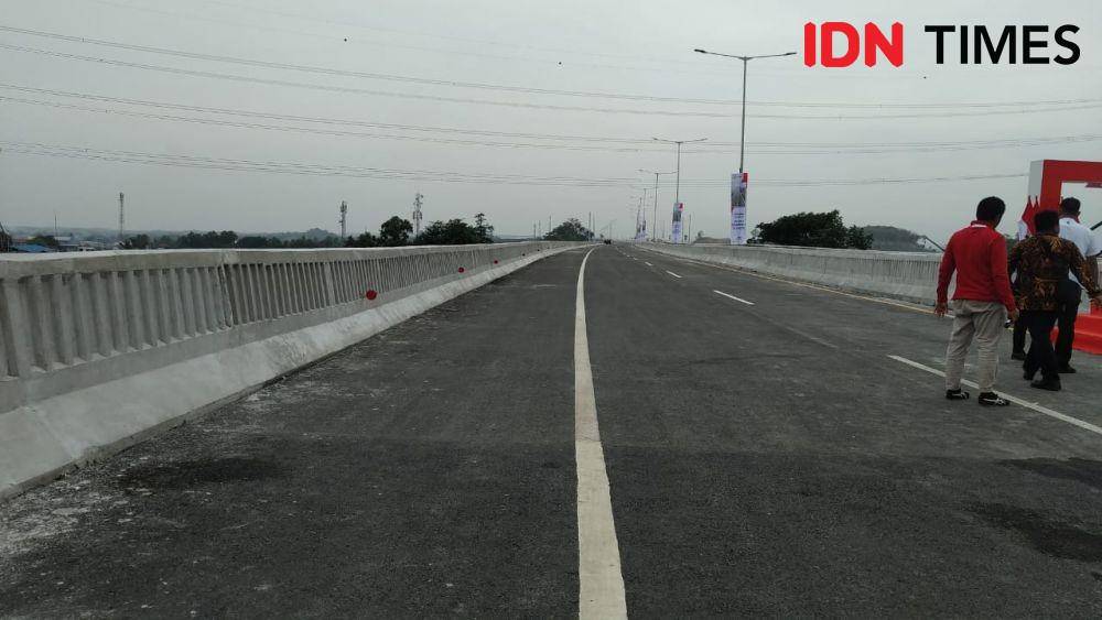 Jalan Tol Layang Jakarta – Cikampek (Japek) (IDN Times/Helmi Shemi)