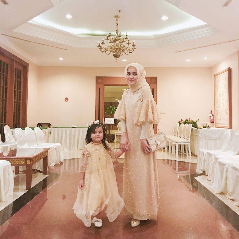 instagram.com/analisa.widyaningrum