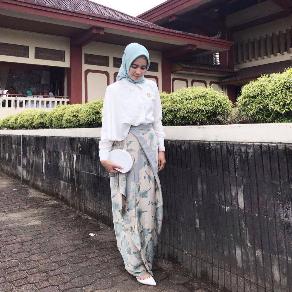 instagram.com/analisa.widyaningrum
