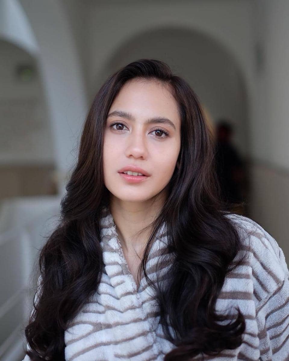 instagram.com/pevpearce