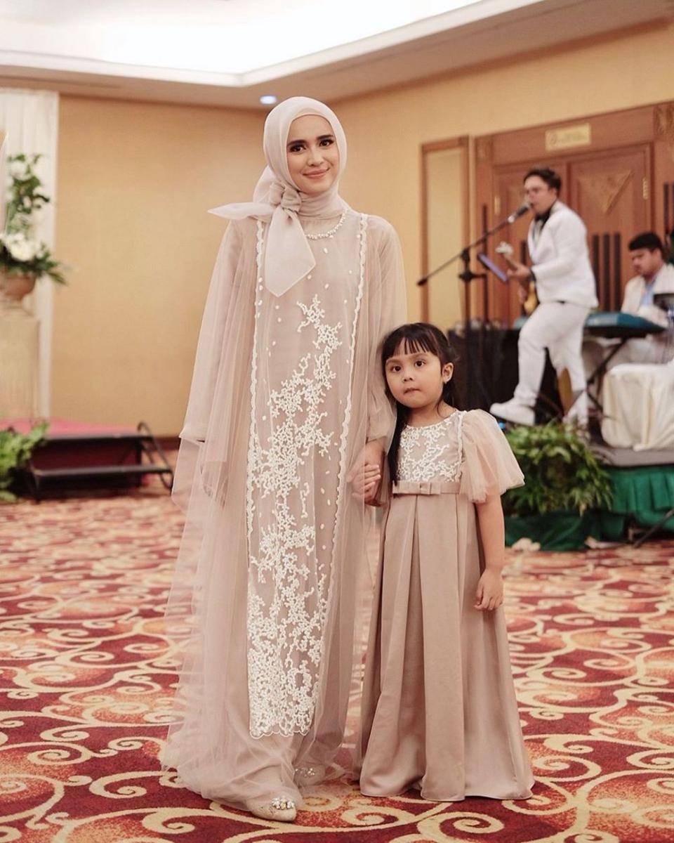 instagram.com/analisa.widyaningrum