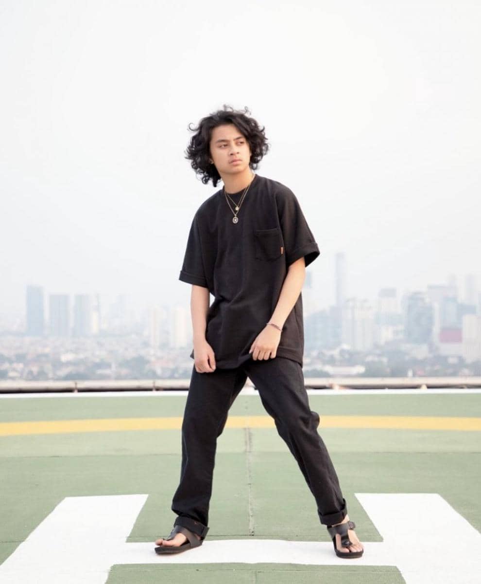 Instagram.com/bastiansteel